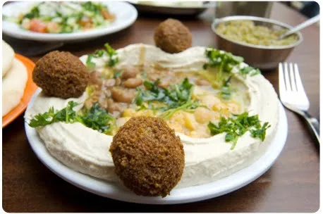 Homus com Falafel