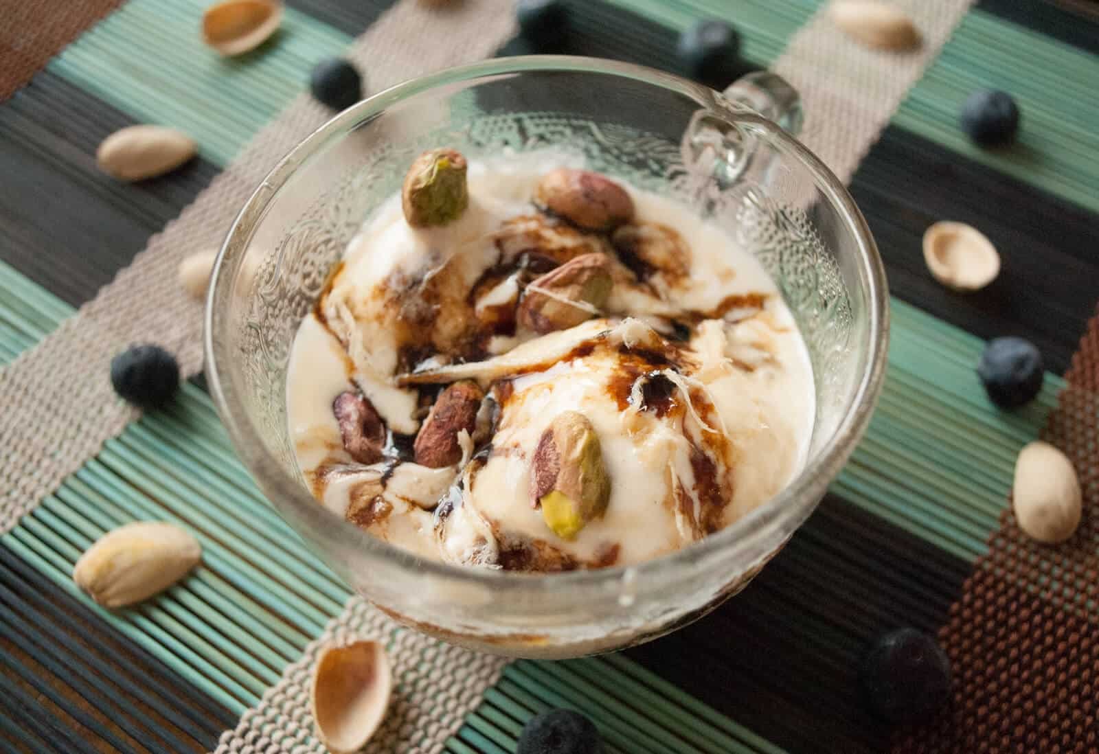 Sorvete de Baunilha, Melaço de Tâmara, Tahine, Halawe e Pistache