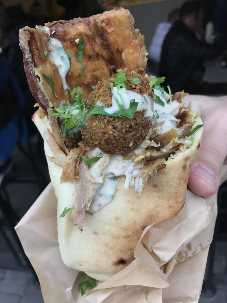 Pão pita com Shawarma