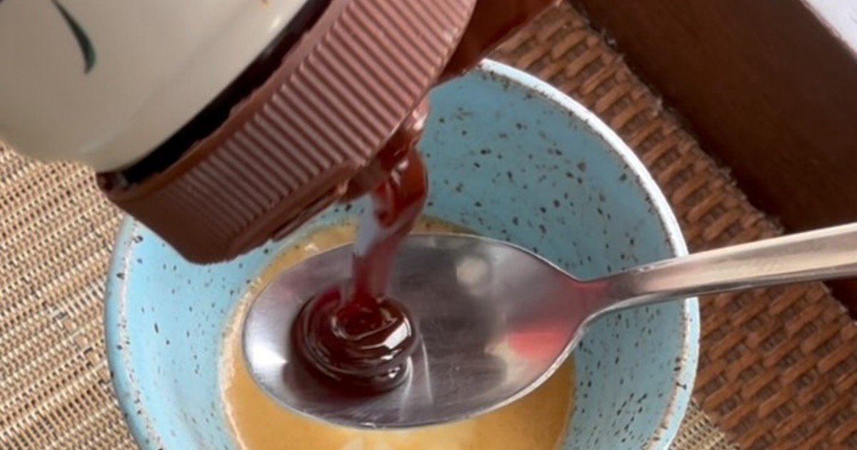 Café com tahine e melado de tâmara